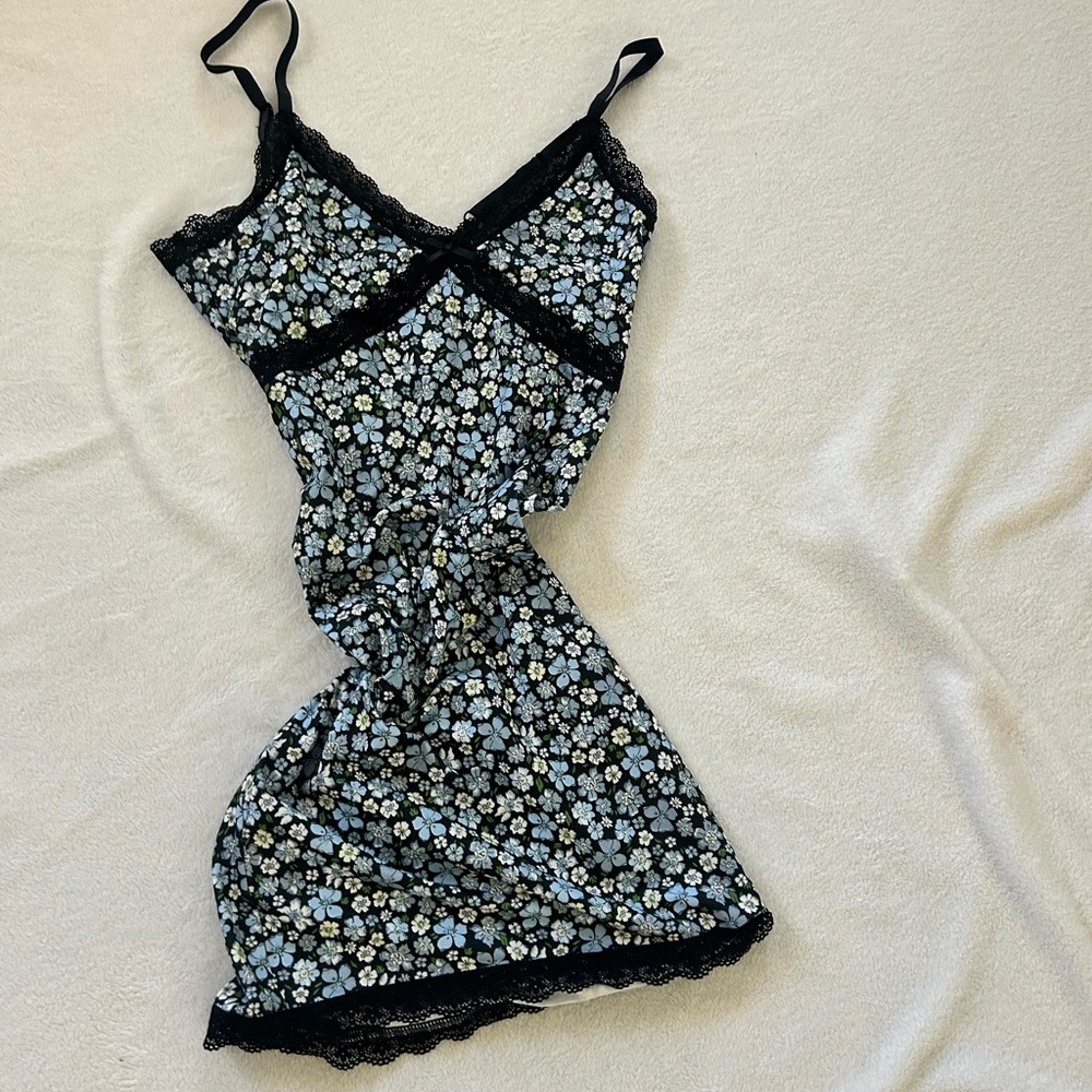 Flowery multicolored dress only worn once so in perfect quality